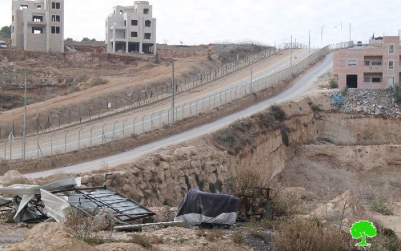 Israel Municipality in Jerusalem demolishes two barracks in Sur Baher village