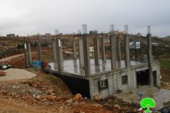 الاحتلال يخطر بوقف البناء  لمنشآت سكنية وزراعية في بلدة قصرة