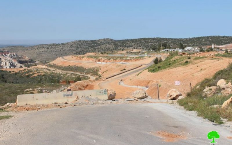 إغلاق طريق زراعي يخدم 400 دونم من الأراضي الزراعية في قرية حوسان