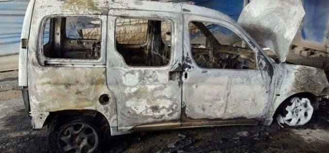 Israeli colonists set a vehicle ablaze in Nablus city