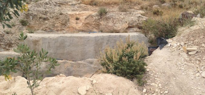 إخطارا بوقف العمل والبناء لبئر مياه في قرية بيت تعمر