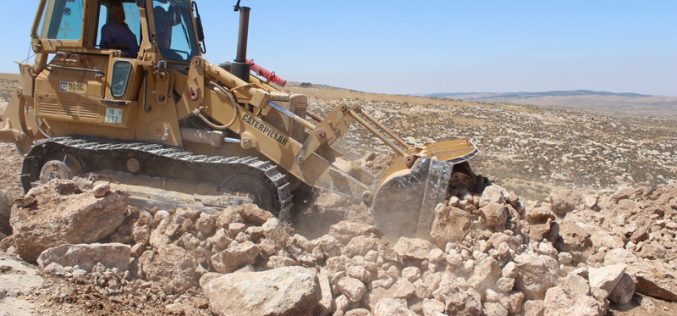 Israeli Occupation Forces notify agricultural road of stop-work in south Hebron