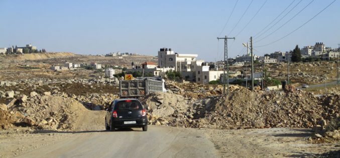 جيش الاحتلال يغلق مداخل قرية كوبر شمال غرب مدينة رام الله – إخطار بهدم منزل منفذ عملية ” حلميش”