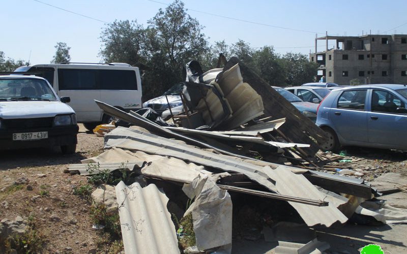Israel’s Occupation Forces demolish commercial kiosks near Ni’lin checkpoint