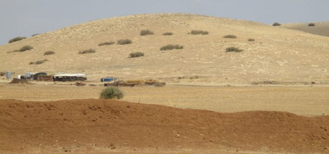 الاحتلال يقتحم منطقة ” أم العبر” ويصادر رأسين من الأبقار و50 برميل للمياه