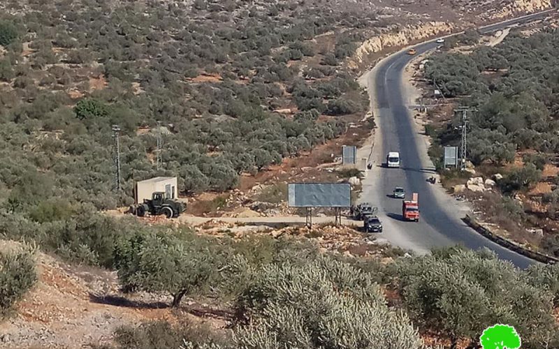 جيش الاحتلال الإسرائيلي يغلق طريقاً زراعياً في بلدة  قراوة بني حسان / محافظة سلفيت