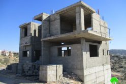 إخطارات بوقف البناء تطال 10 منازل ومزرعة للمواشي في قرية سنيريا / محافظة قلقيلية
