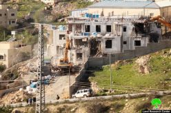 الاحتلال يهدم بناية سكنية  مدخل بيت كاحل شمال غرب الخليل