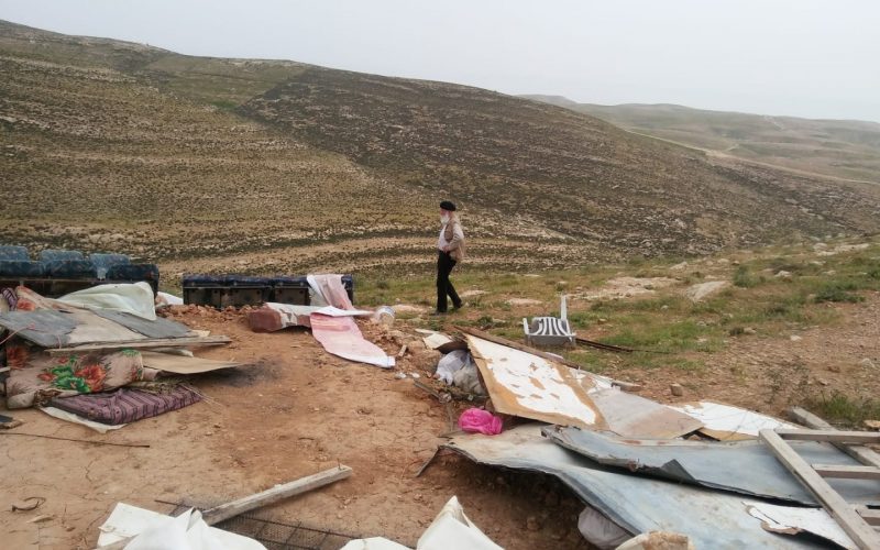 هدم ومصادرة خيمة في خلة الضبع شرق يطا / محافظة الخليل