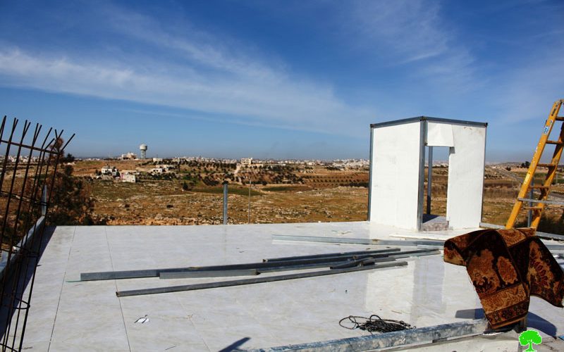 The Israeli occupation demolishes residences and confiscates other in Yatta town