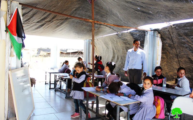 انتهاكاً لحق الأطفال في التعليم الاحتلال يدمر مدرسة زنوتا ويصادر محتوياتها للمرة الثانية خلال أسبوع محافظة الخليل