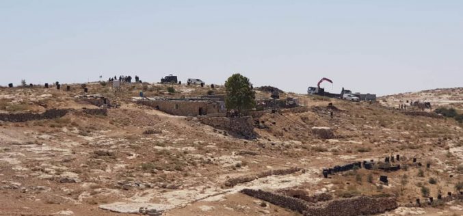 الاحتلال يهدم ويصادر منشأتين في أم نير والمفقرة جنوب يطا/ محافظة الخليل