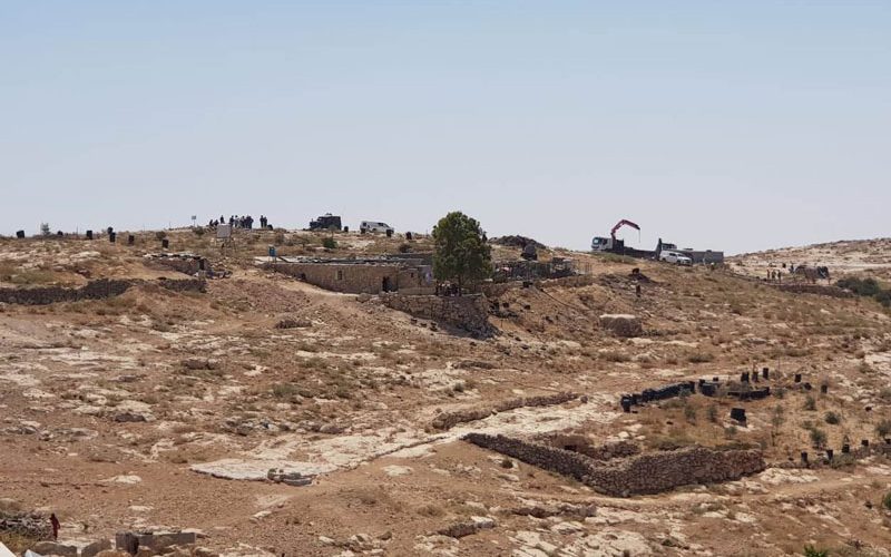 الاحتلال يهدم ويصادر منشأتين في أم نير والمفقرة جنوب يطا محافظة الخليل