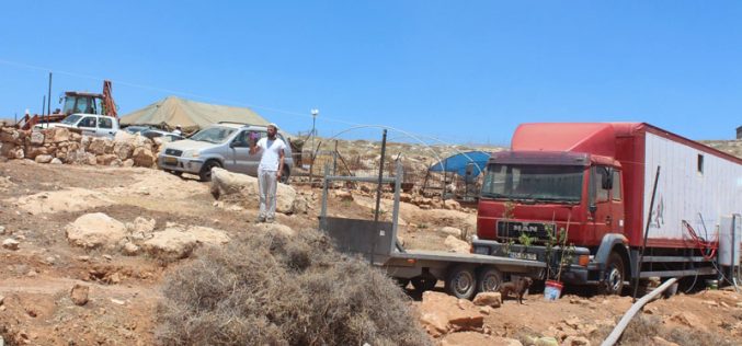 مستعمرون يقيمون بؤرة جديدة في منطقة الحمرا شرق بني نعيم بمحافظة الخليل