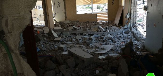 الاحتلال يهدم أجزاء من منزل عائلة الأسير علاء قبها في بلدة برطعة/ محافظة جنين
