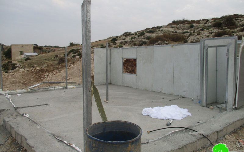 The Israeli occupation confiscates a mobile room and threatens a barracks in Bardala –Tubas governorate