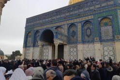 The occupation authorities attack Palestinian worshipers in Al-Aqsa mosque