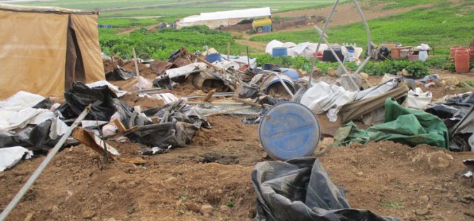 The occupation demolishes Palestinian structures in Khirbet Ar-Ras Al-Ahmar / Tubas governorate