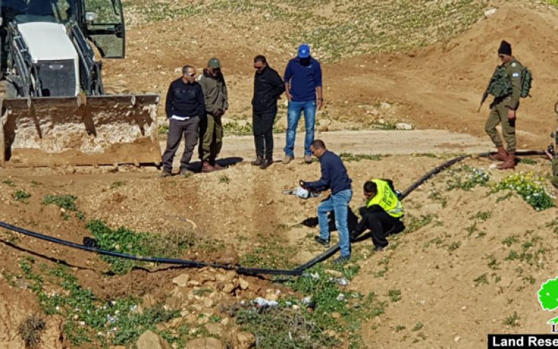 الاحتلال يدمر ويصادر شبكة المياه في مسافر يطا جنوب الخليل