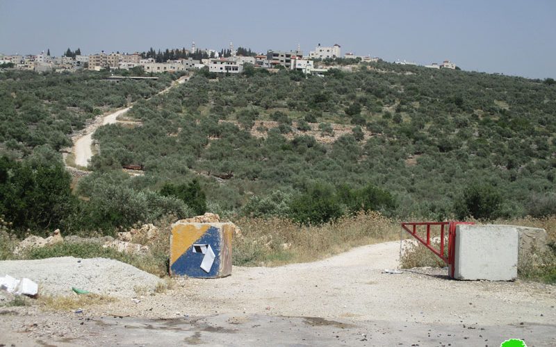 Setting up a metal gate on an agricultural road west Deir Istiya / Salfit governorate