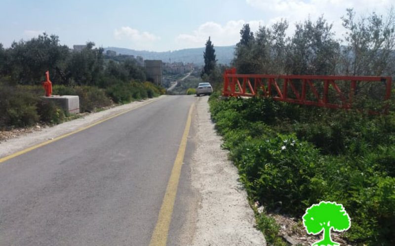 The Israeli Occupation set up a metal gate North Zuwata / Ramallah governorate