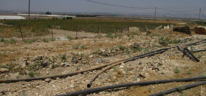 إغلاق الفتحات المائية وتدمير الخطوط الواصلة لها في قرية بردلة / محافظة طوباس