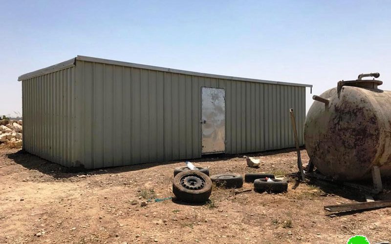 الاحتلال يهدم ويصادر بركس وخزان مياه شرق ترقوميا بمحافظة الخليل