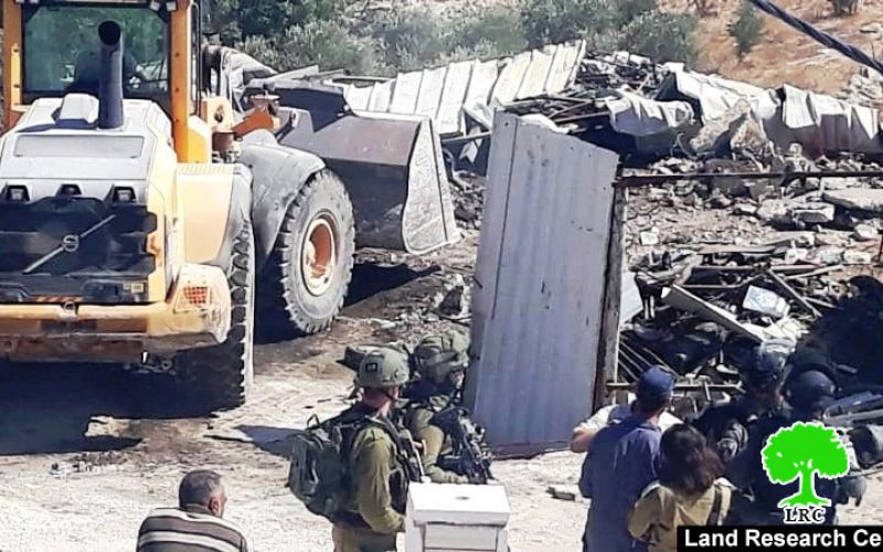 Demolition of  a barrack in Idhna town / West Hebron
