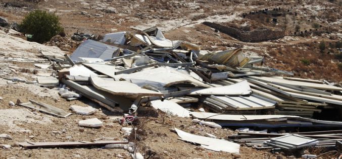 الاحتلال يهدم 4 مساكن وحظيرة في قرية المفقرة شرق يطا بمحافظة الخليل