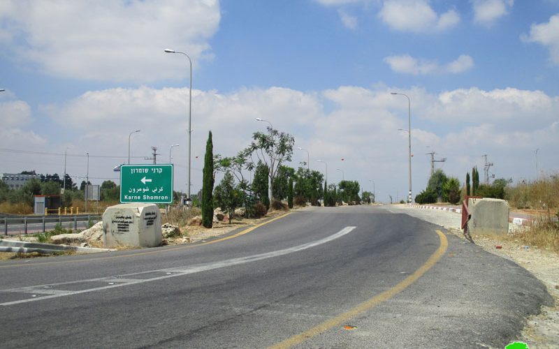 Setting up a military roadblock on the main entrance of Kafr Laqif village / East Qalqilya
