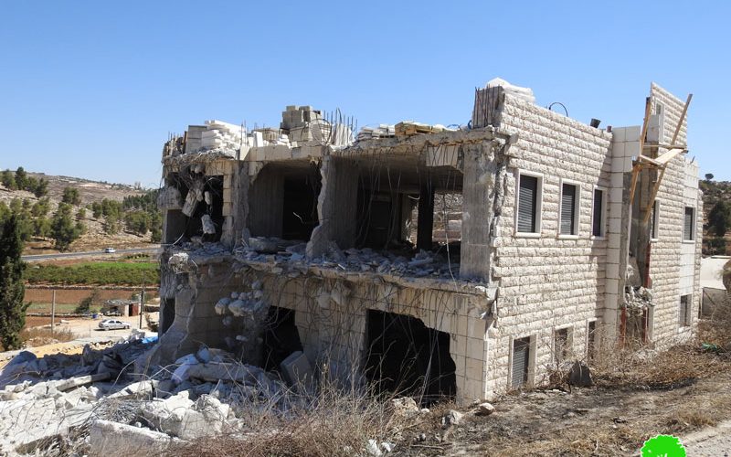 الاحتلال يهدم مسكناً في قرية الهجرة جنوب الخليل
