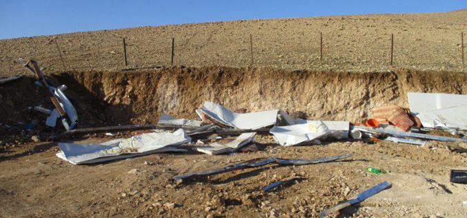 هدم ومصادرة  عدداً من المنشآت الزراعية والسكنية في منطقة شلالات العوجا / محافظة أريحا