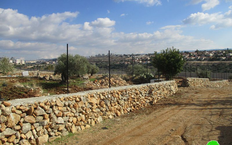 الاحتلال يخطر بوقف البناء تطال أسوار وجدران استنادية في بلدة نعلين / محافظة رام الله