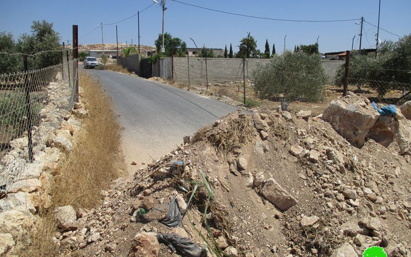 إغلاق  طريق رئيسية تربط قرية جيوس بقرية النبي الياس شرق مدينة قلقيلة