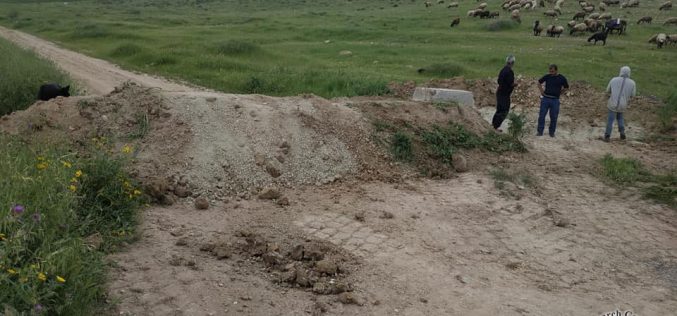 Israeli violations in the time of Corona:  Closure of a main road via earth mounds in Khirbet Al-Faresiya