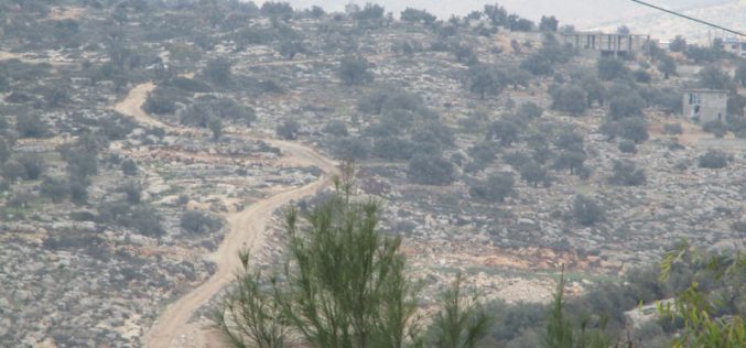 الاحتلال الإسرائيلي يمنع تأهيل أراضي وشق طرق في قرية المغير محافظة رام الله