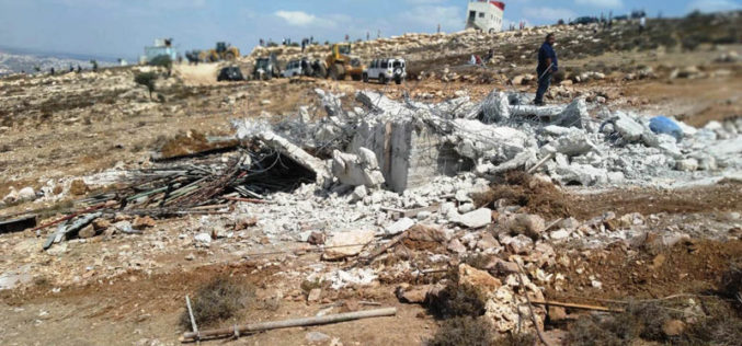 The Civil Administration demolishes a house and notifies another in Beit Sira / Ramallah