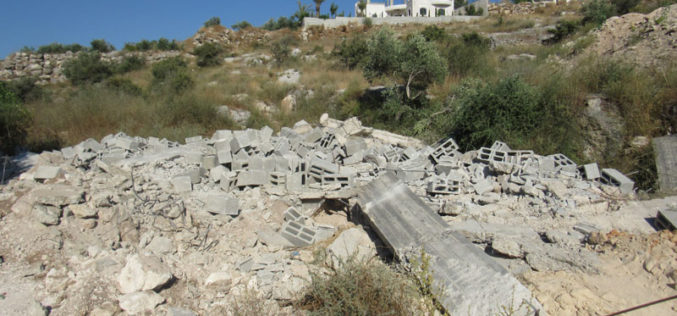 The Civil Administration demolishes a house and notifies another in Beit Sira / Ramallah