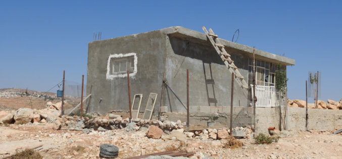إخطارات بوقف العمل في 5 مساكن بقرية البويب شرق يطا بمحافظة الخليل