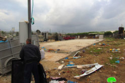 The Israeli occupation forces two citizens to self-dismantle their commercial facilities after being notified of the removal in the city of Qalqilya