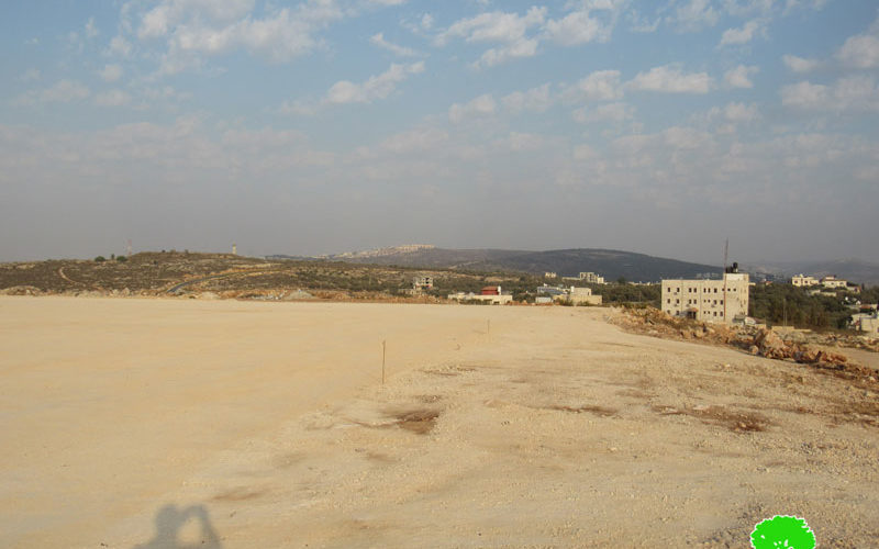 Israeli Occupation Forces notify a play field with stop-work in Salfit