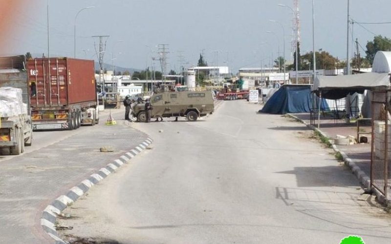 The Occupation Destroys Market Stalls nearby Aj-Jalama military checkpoint / Jenin Governorate
