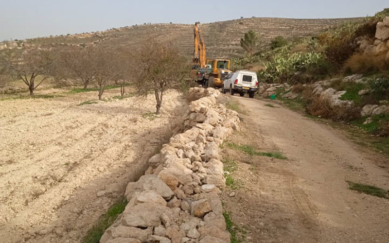 الاحتلال يدمر مشروع زراعي في سوبا غرب الخليل