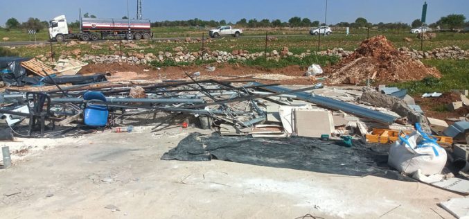 الاحتلال الاسرائيلي يهدم منشأة تجارية في قرية جينصافوط بمحافظة قلقيلية