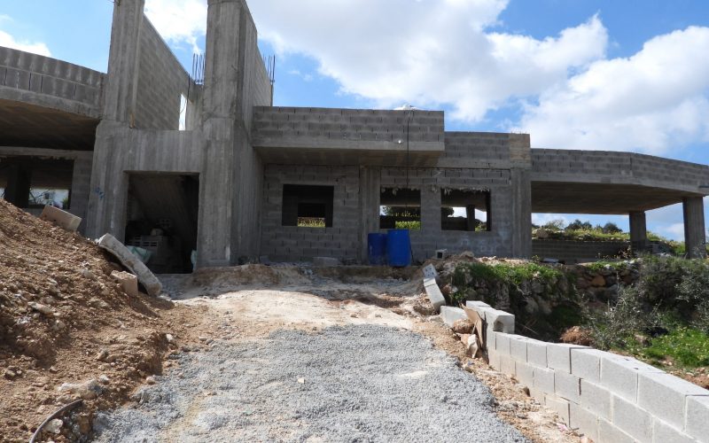 إخطار 6 مساكن بوقف العمل والبناء في بلدة الخضر / محافظة بيت لحم
