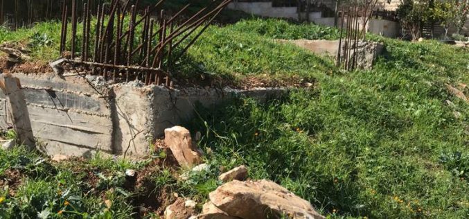 The Occupation Notifies a Structure for Suliman family in Tuqu’ town / Hebron governorate