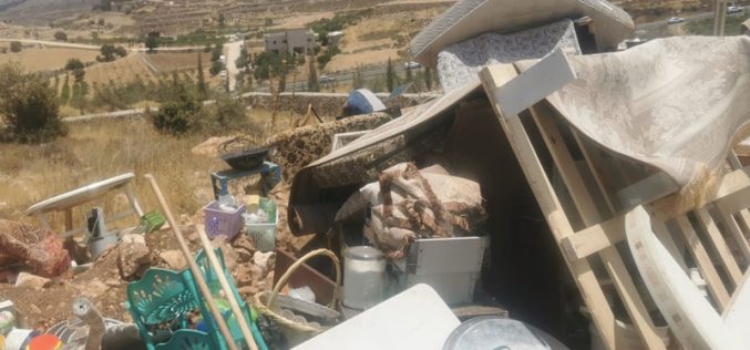 Illegal Colonists Ravage an ancient house for Miswada family at the Old City of Hebron