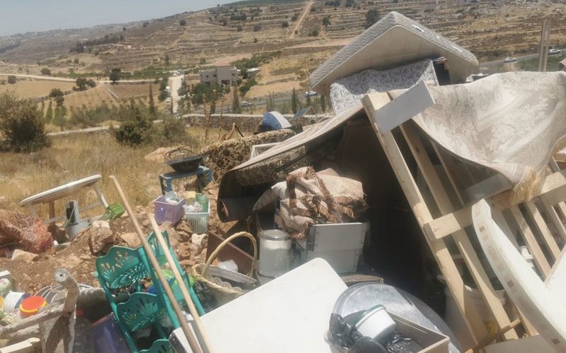 Illegal Colonists Ravage an ancient house for Miswada family at the Old City of Hebron