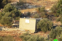 الاحتلال الإسرائيلي يخطر بوقف العمل والبناء في غرفة زراعية ببلدة جيوس قضاء قلقيلية