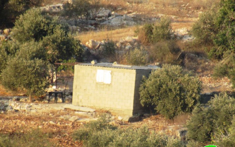 الاحتلال الإسرائيلي يخطر بوقف العمل والبناء في غرفة زراعية ببلدة جيوس قضاء قلقيلية